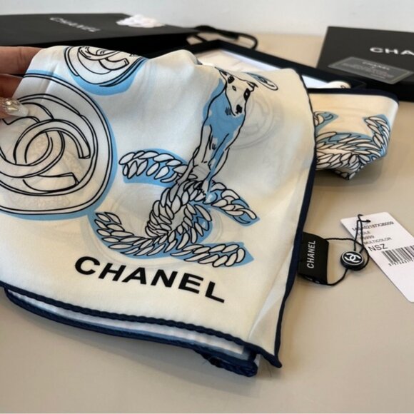 Chic Chanel CC Motif and Logo Scarf - Picture 3 of 7